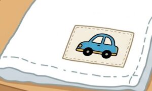 持ち物に子どもの好きな車のマークを目印として付けた例